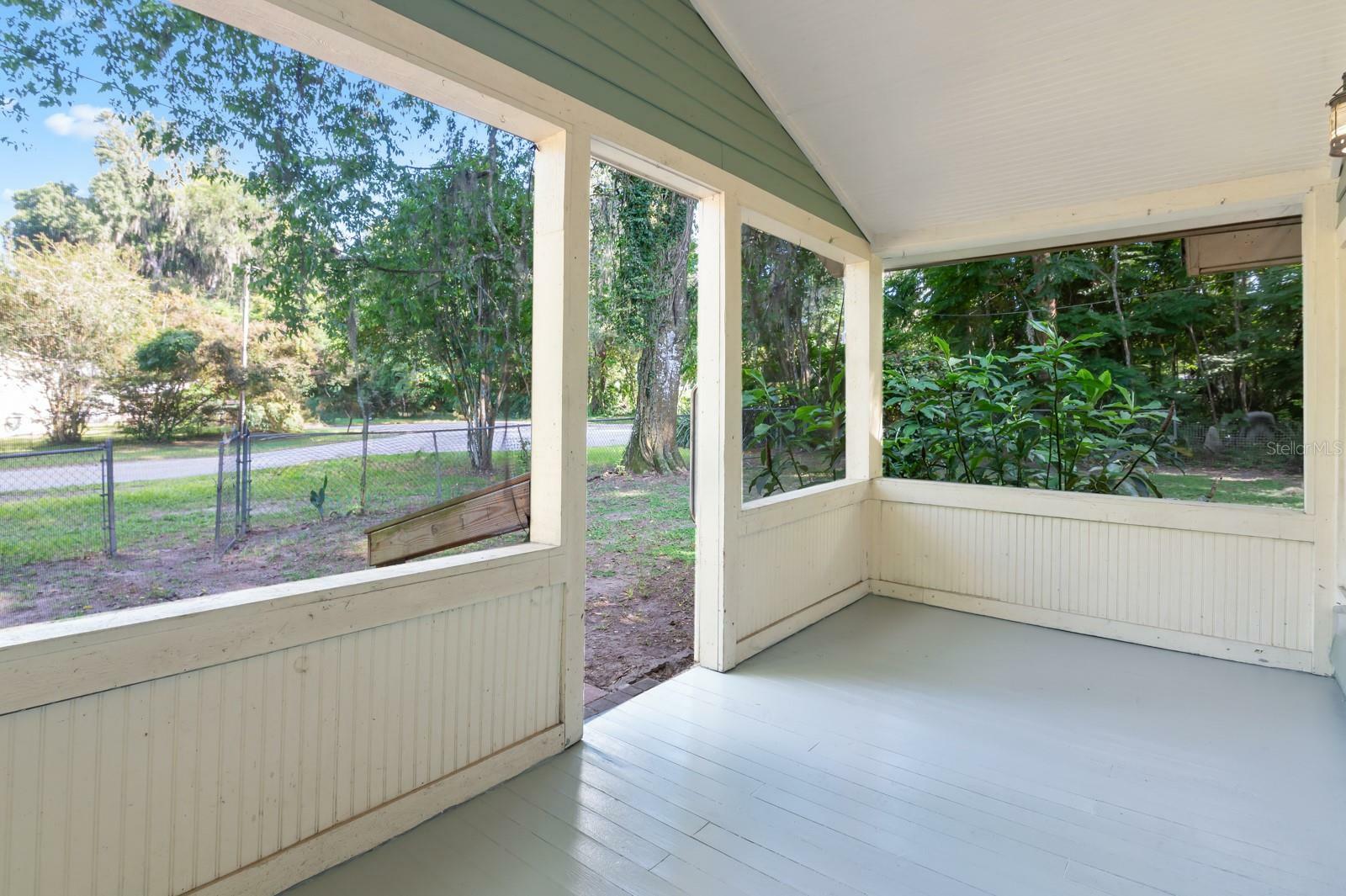 Property Photo: 330 SE 74th Street FL 32641