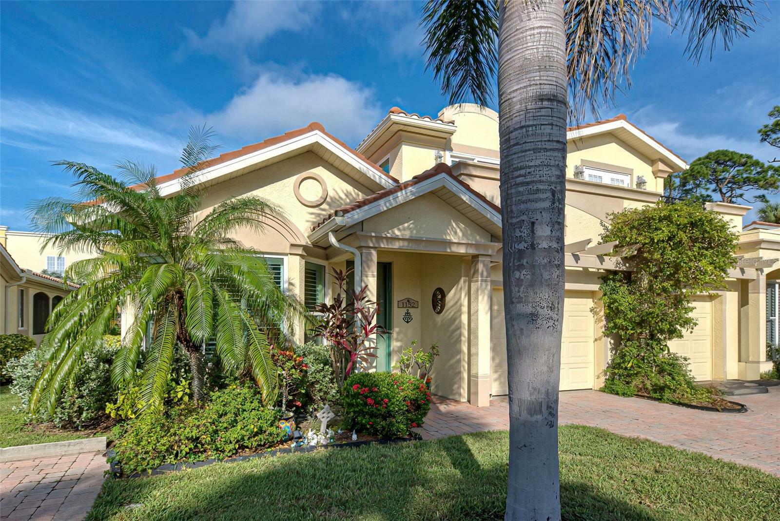 Property Photo:  1152 Beachcomber Court 15  FL 34229 