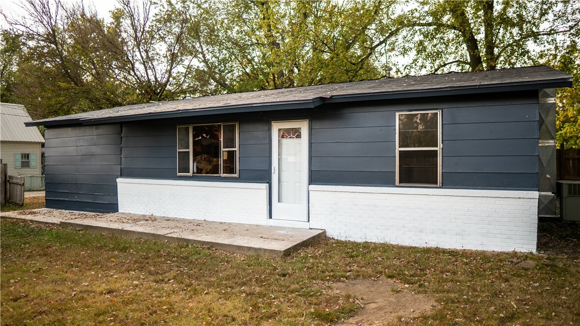 Property Photo:  403 1st Avenue  AR 72736 