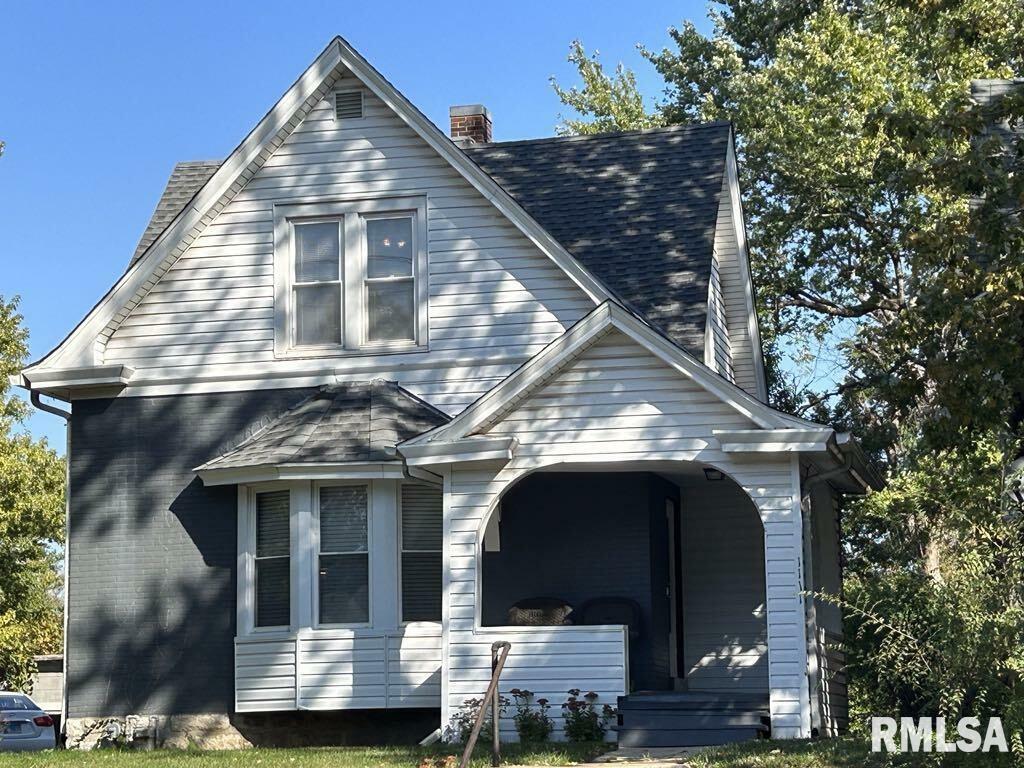 Property Photo:  1111 Chestnut Street  IL 62301 