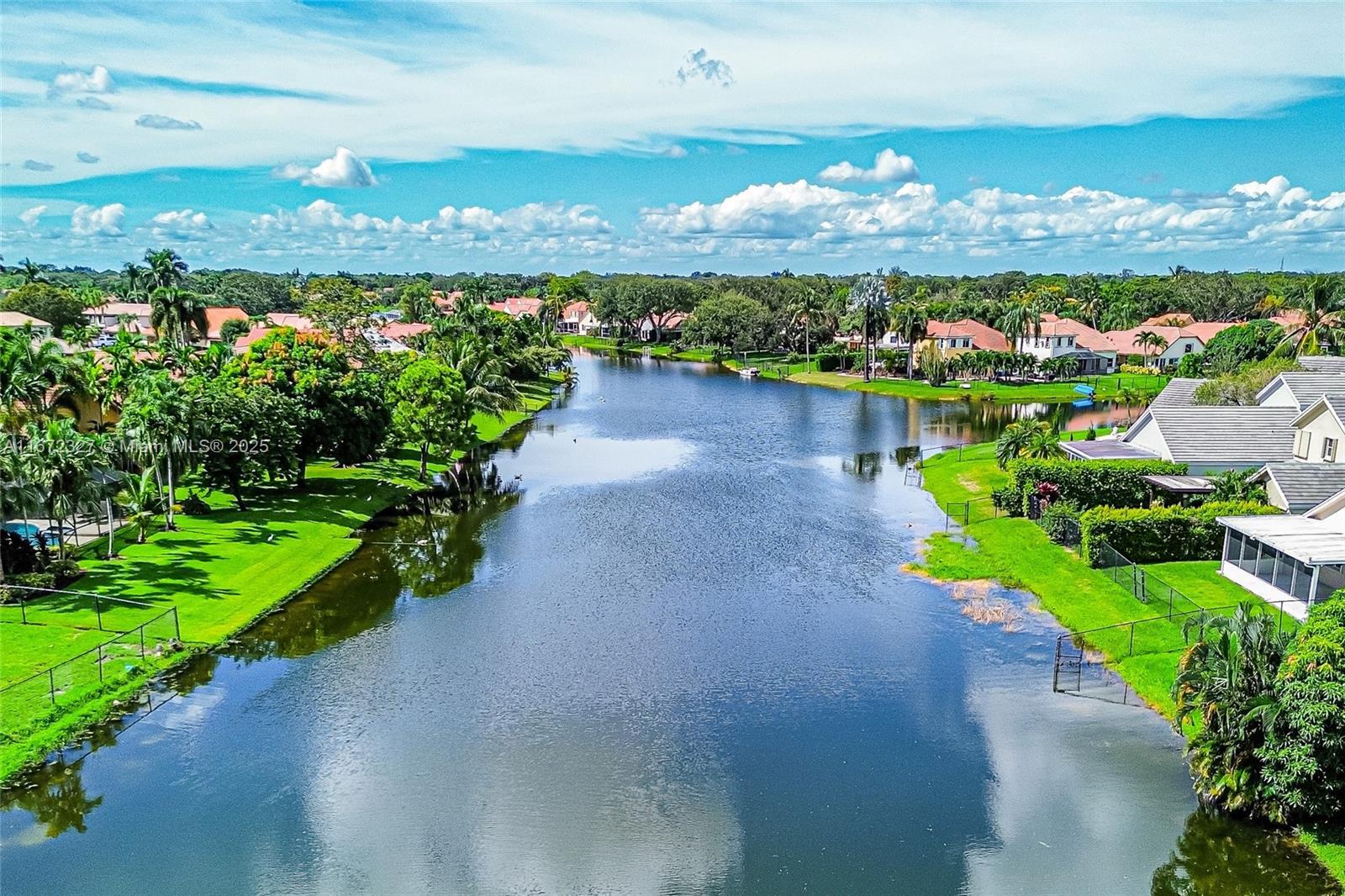 Property Photo: 2913 Myrtle Oak Cir FL 33328