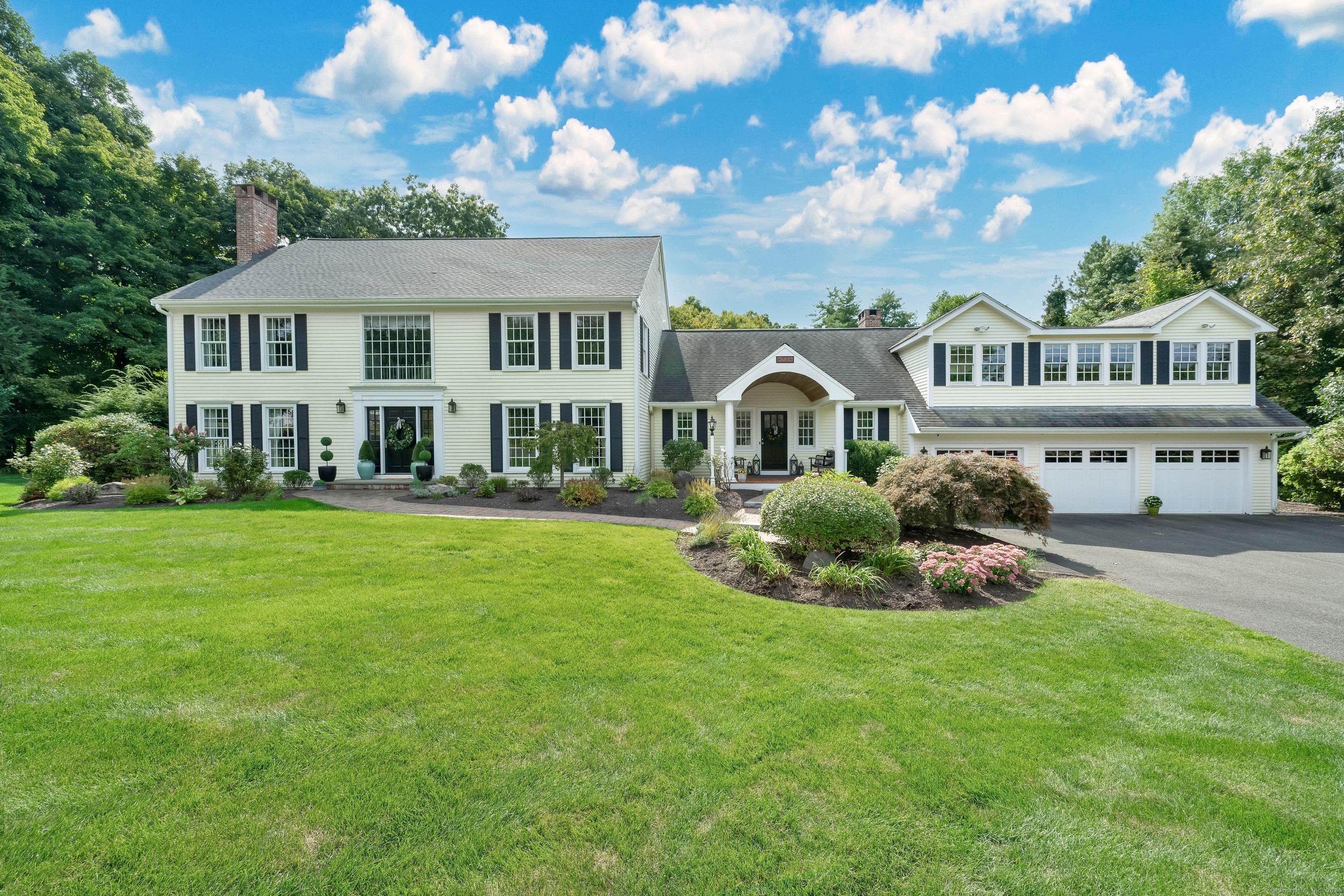 Property Photo:  71 Woodford Hills Drive  CT 06001 