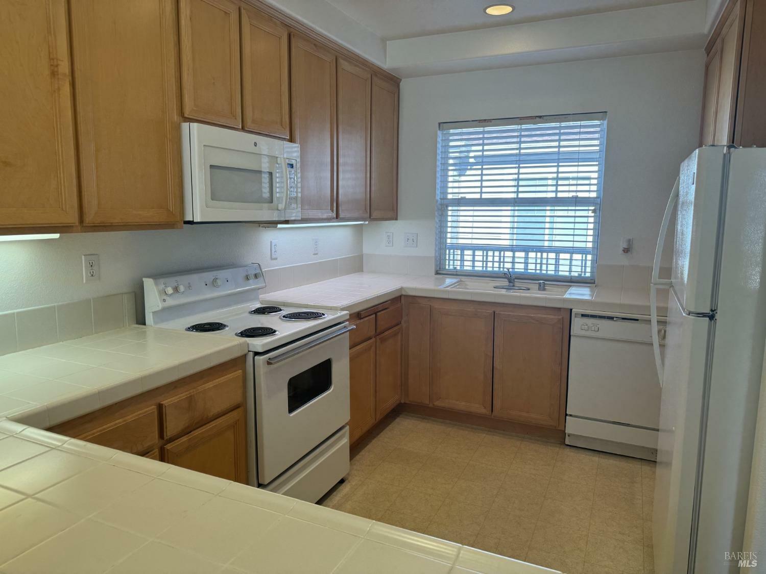 Property Photo:  852 Diablo Avenue 307  CA 94947 