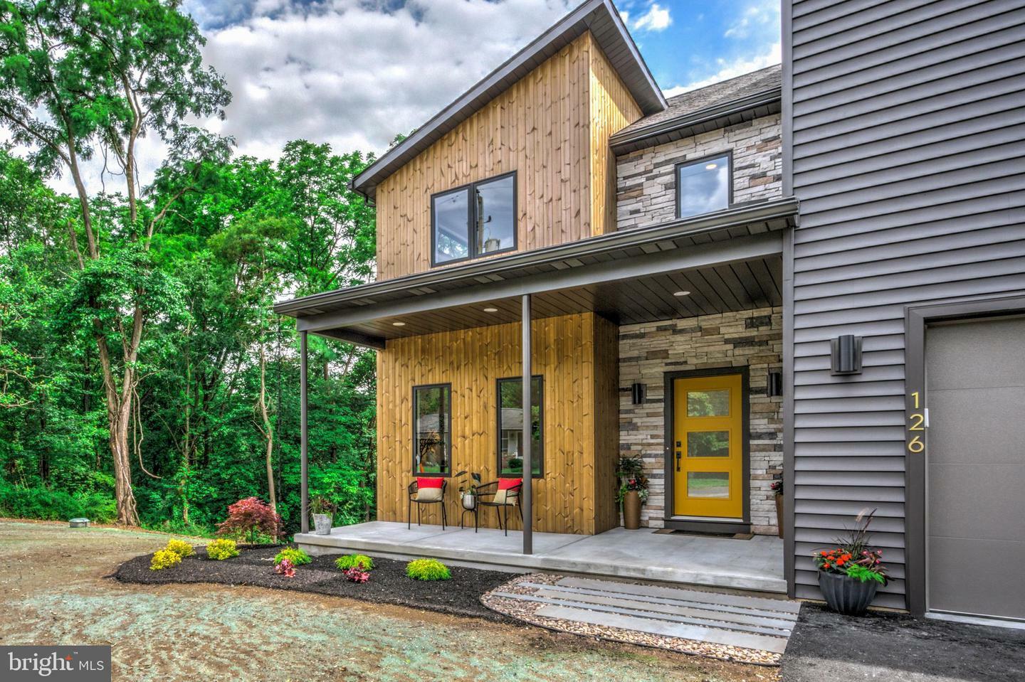 Property Photo:  126 Reservoir Road  PA 17579 