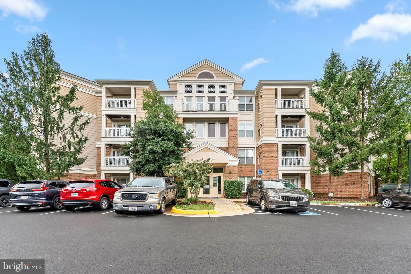 12913 Alton Square 211  Herndon VA 20170 photo