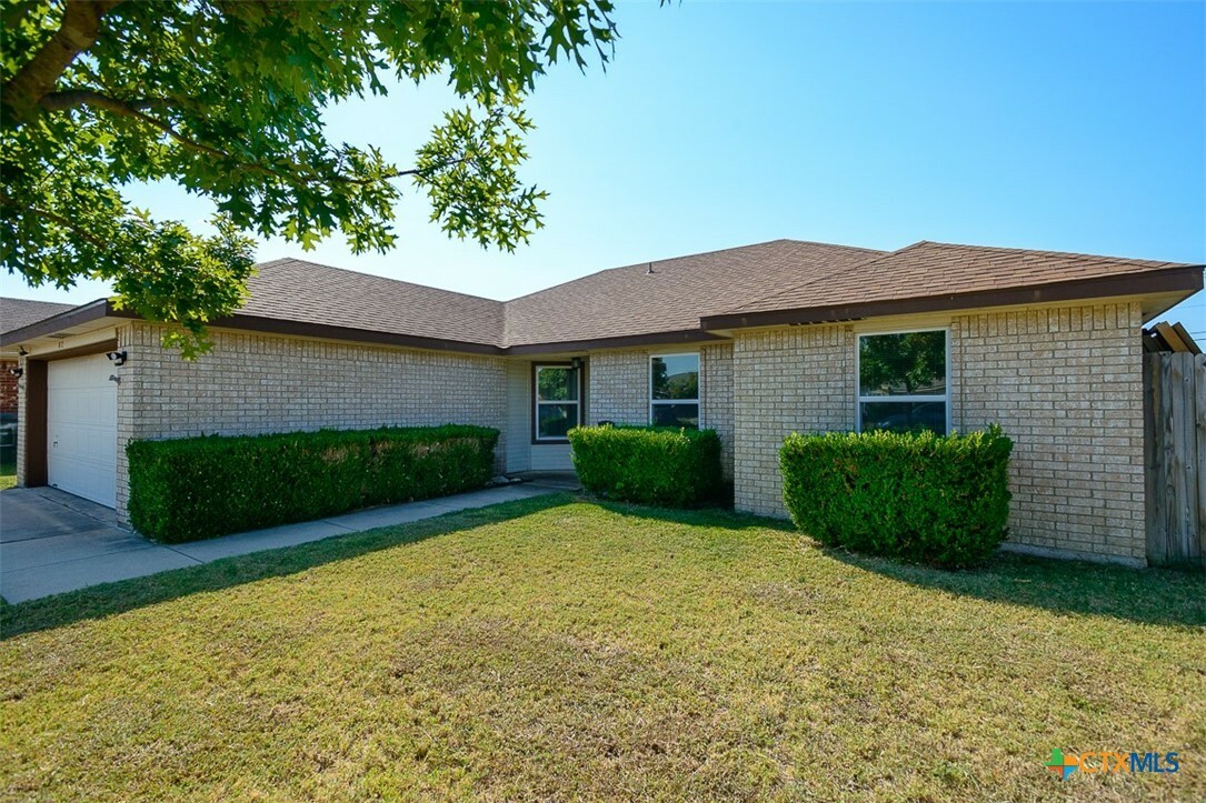 Property Photo:  812 James Loop  TX 76542 