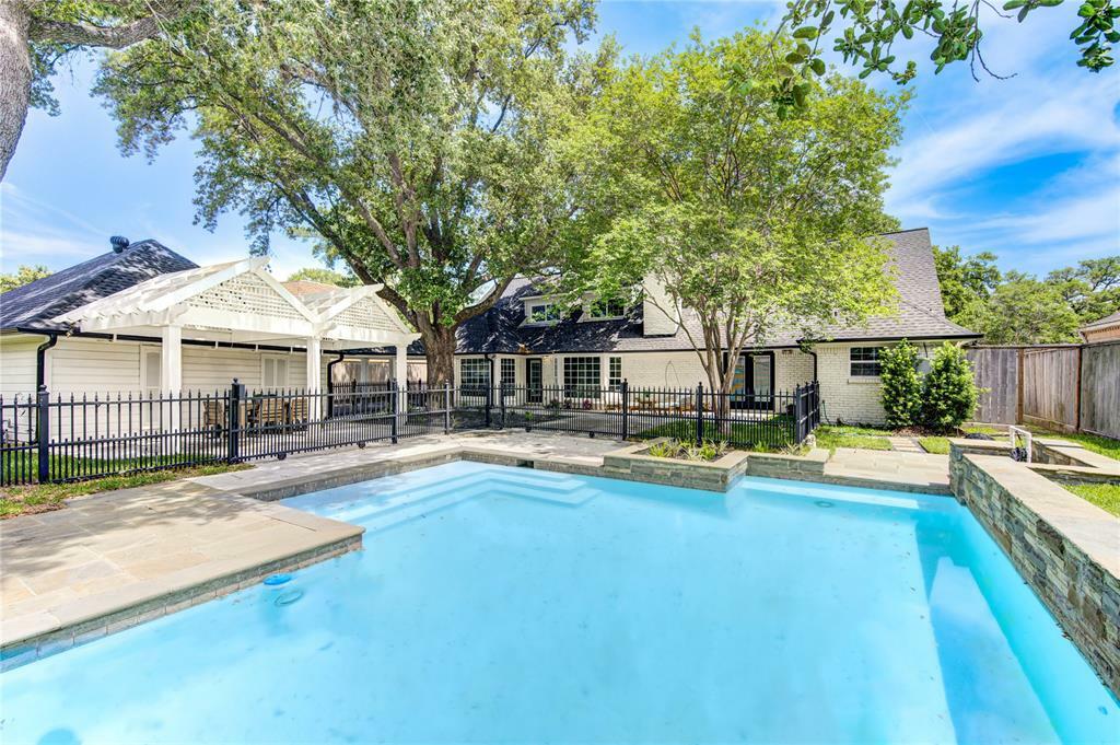 Property Photo:  926 Old Lake Road  TX 77057 