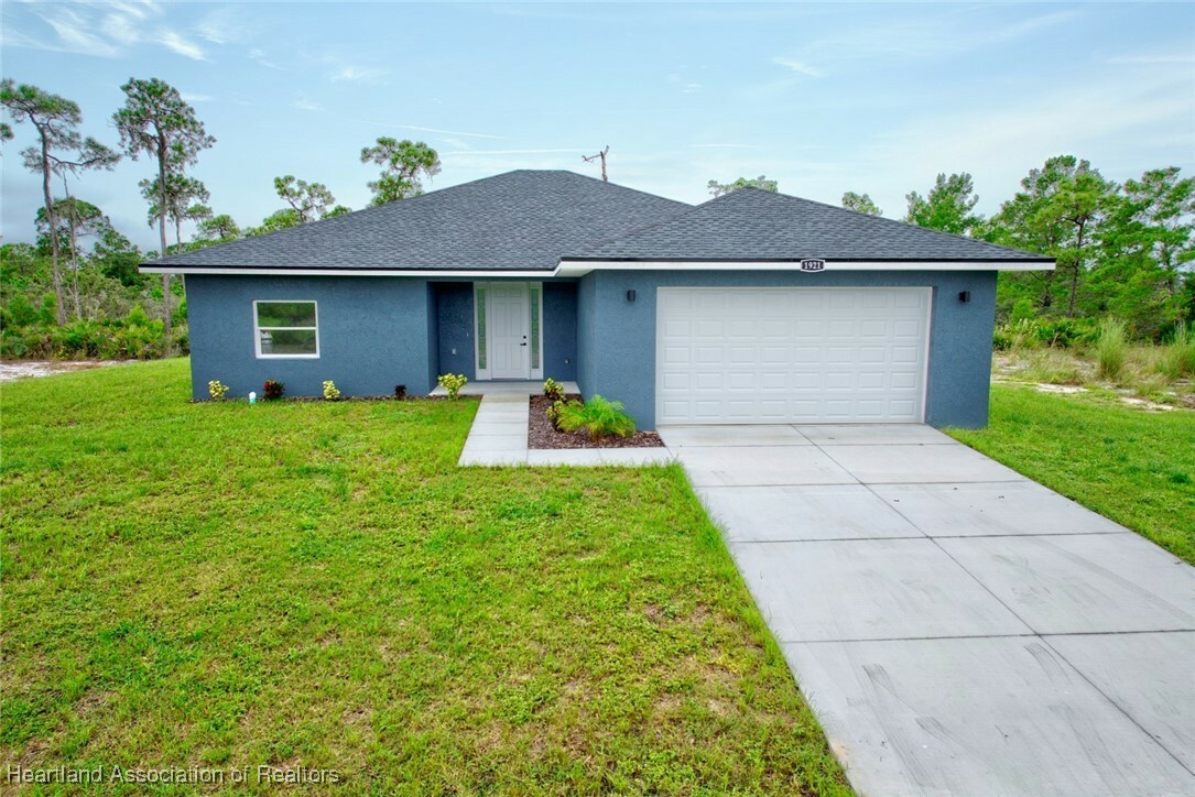 Property Photo:  1921 Alan Street  FL 33875 