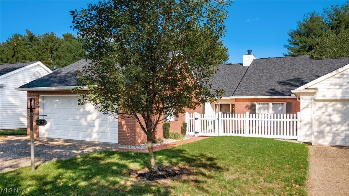 Property Photo: 2968 Greenpointe Way OH 43701