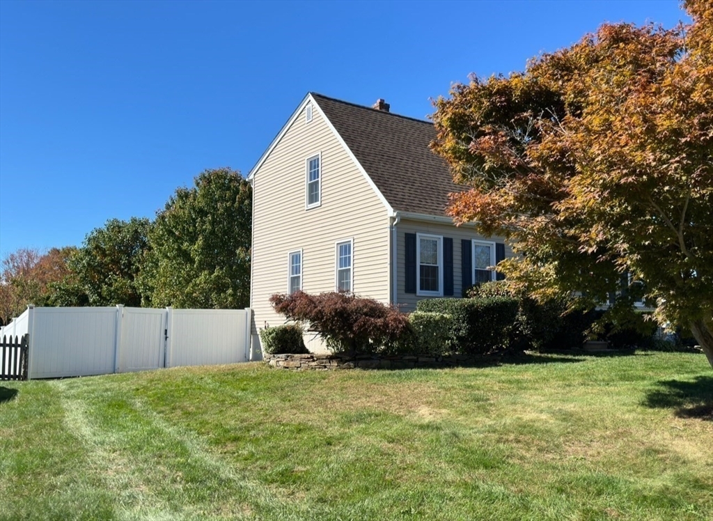 Property Photo:  7 Rolling Ridge Rd  MA 01543 