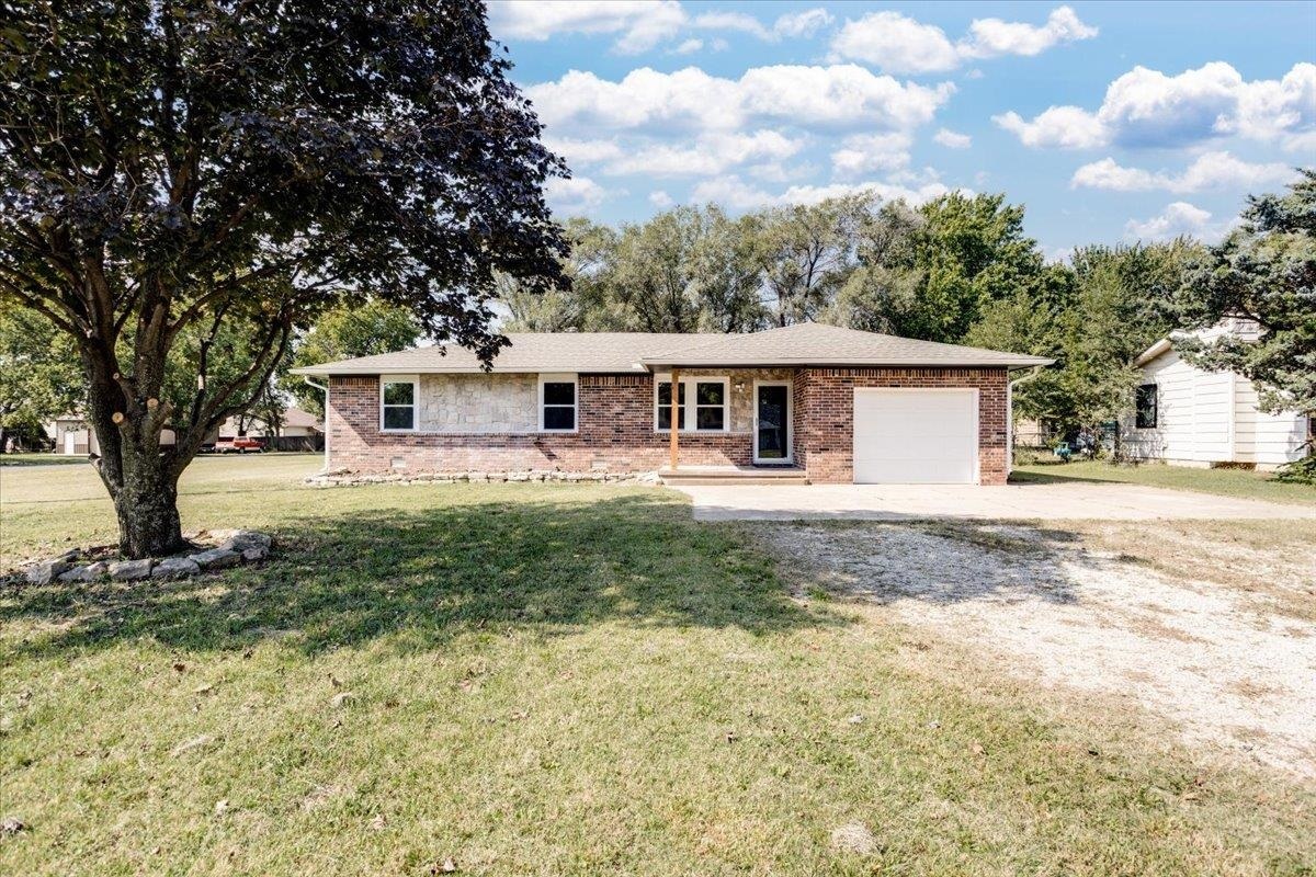 Property Photo:  629 S Maple  KS 67039 