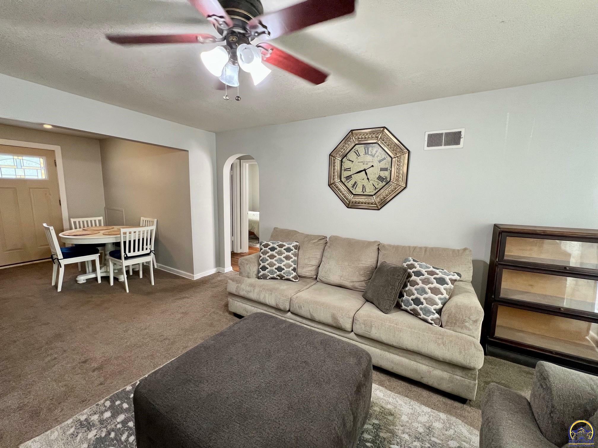 Property Photo:  1186 SW Gage Blvd  KS 66604 