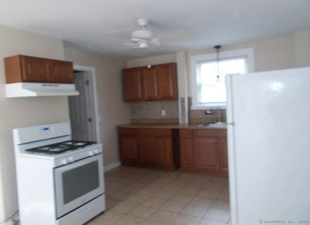 Property Photo:  85 Myrtle Avenue 1st Floor  CT 06401 