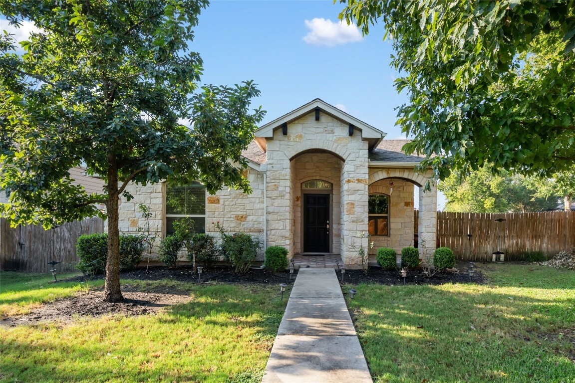 Property Photo:  620 Allens Creek Way  TX 78664 