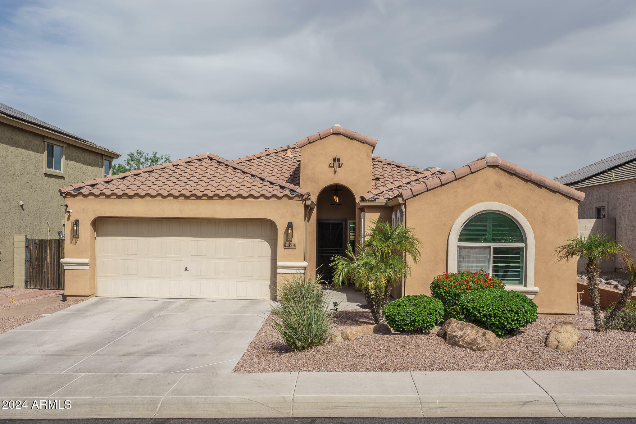 Property Photo:  6628 W Saguaro Park Lane  AZ 85310 