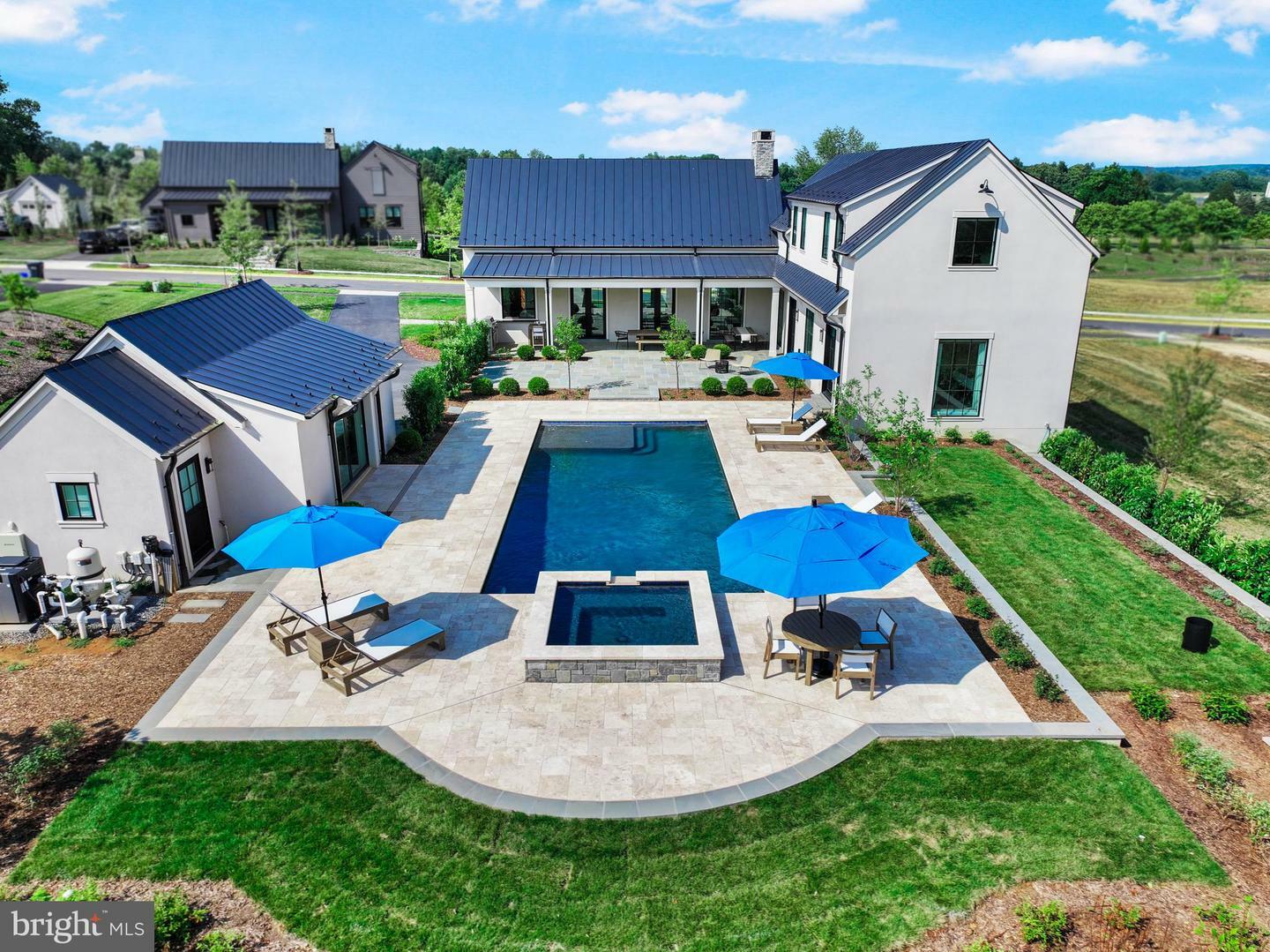 Property Photo: 601 Martingale Ridge Drive VA 20117