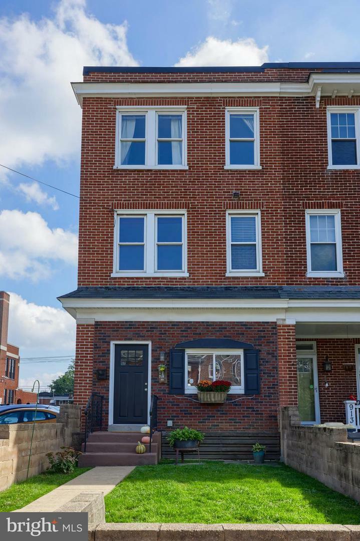 Property Photo:  915 N Duke Street  PA 17602 