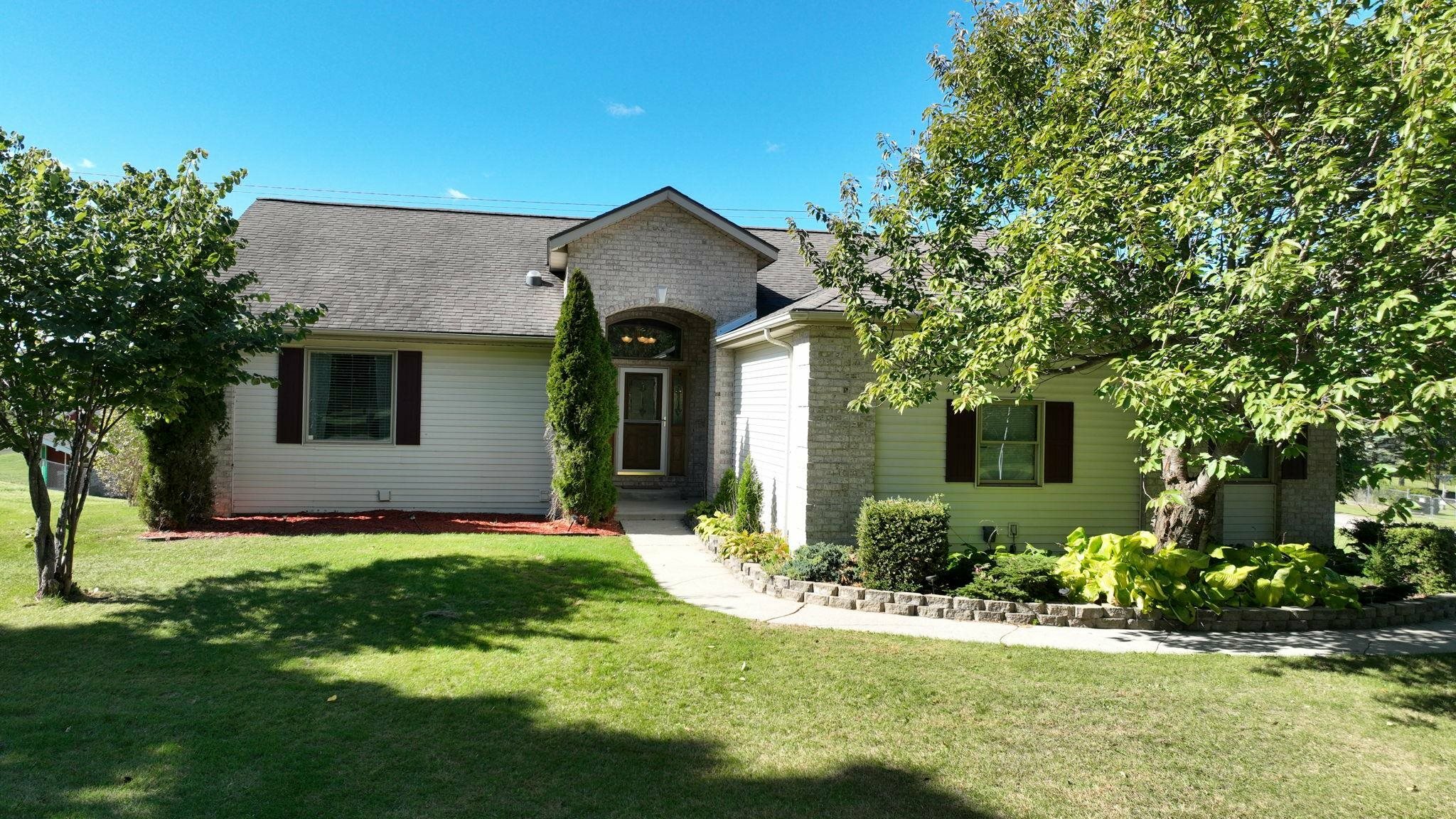 Property Photo:  1740 Lynch Drive  MI 48744 