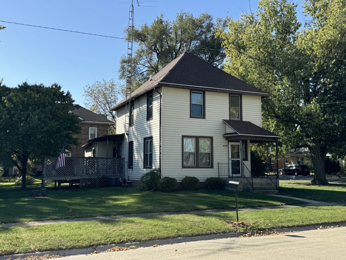 Property Photo:  222 E Myrtle Street  IL 60941 