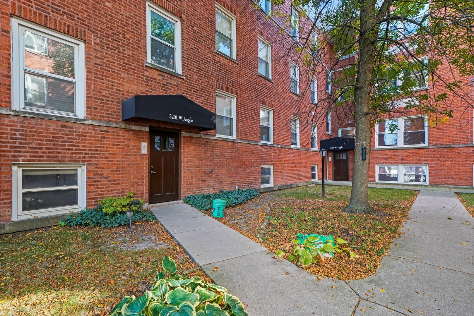 Property Photo:  3201 W Argyle Street Gn  IL 60625 