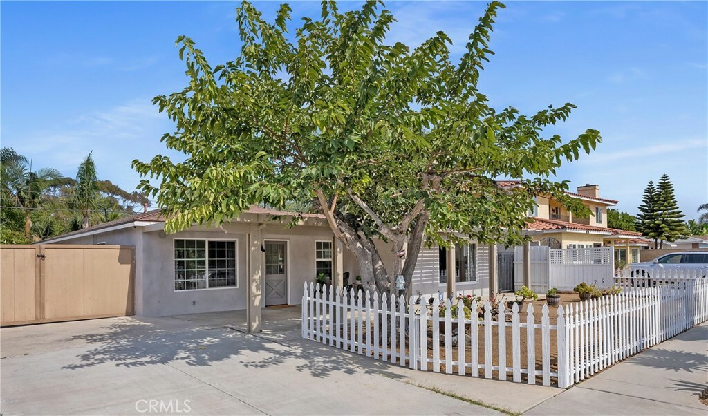 Property Photo:  980 19th Street  CA 92627 