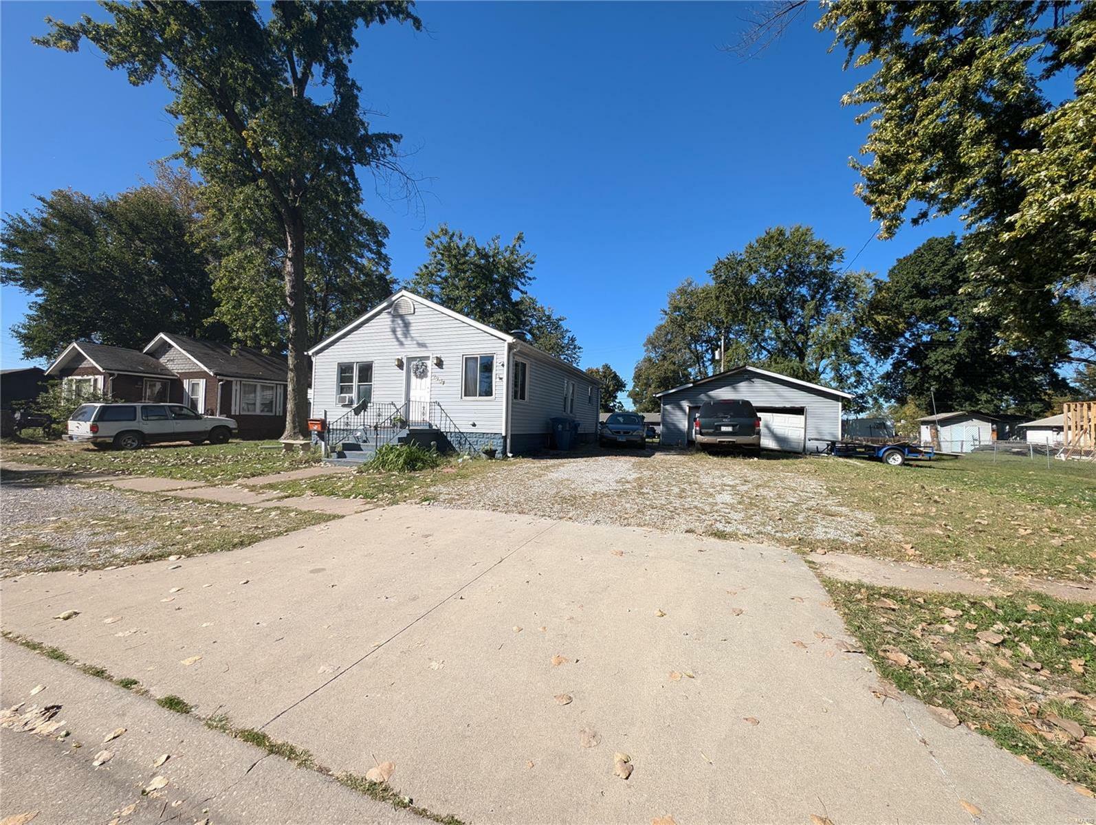 Property Photo:  2207 Edna Street  IL 62040 