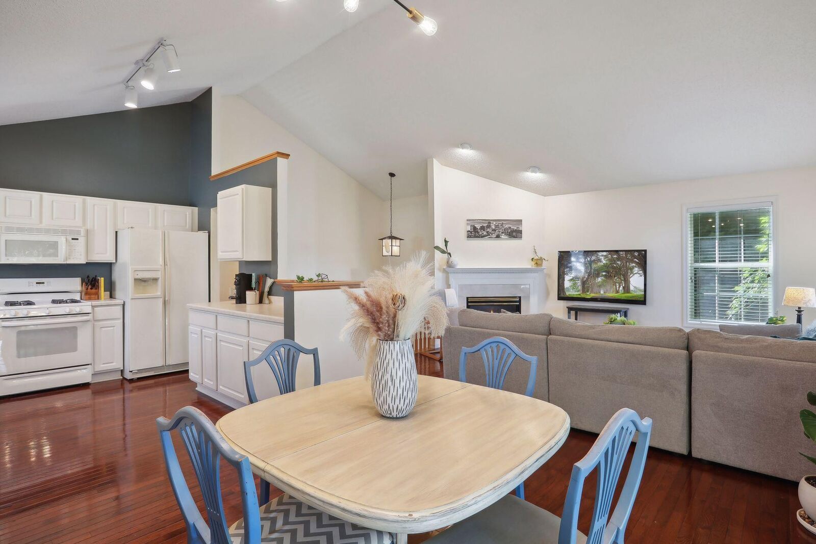 Property Photo: 917 Parkside Boulevard MN 55343