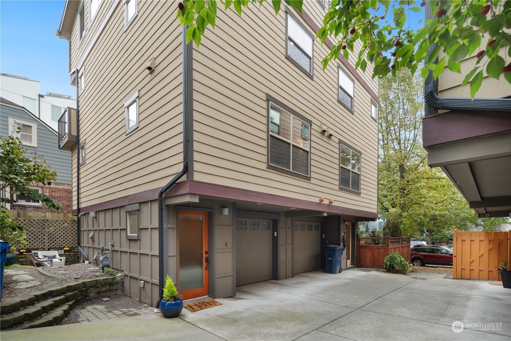 Property Photo:  5942 California Avenue SW E  WA 98136 