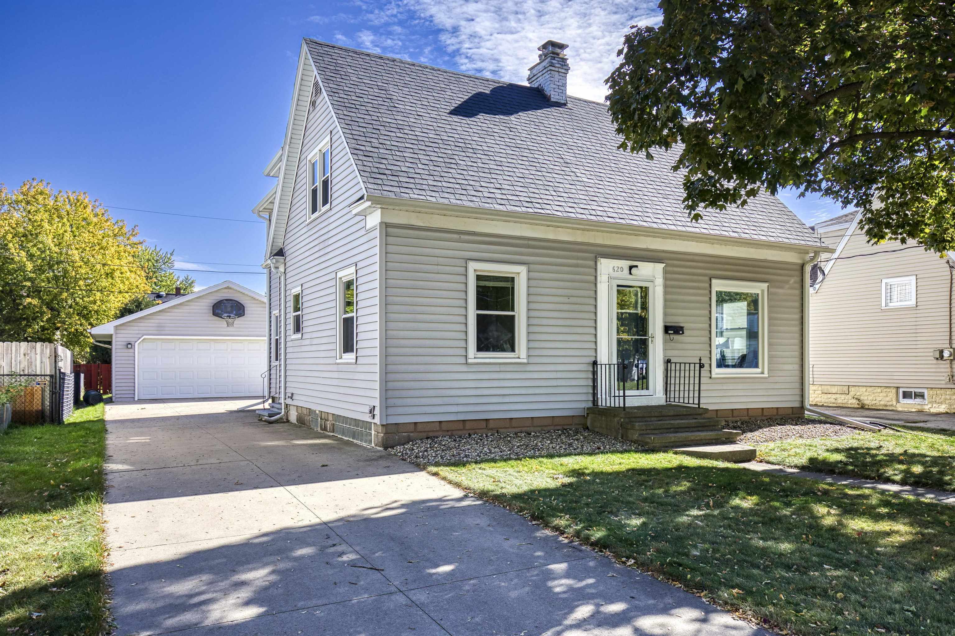 Property Photo:  620 Grove Street  WI 54956-3318 