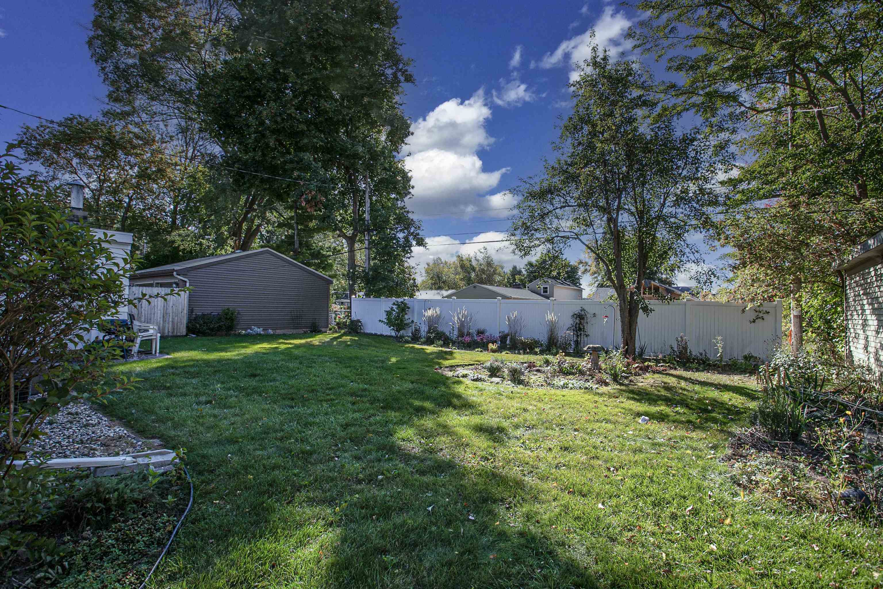 Property Photo:  623 E Goodall Street  WI 54915 