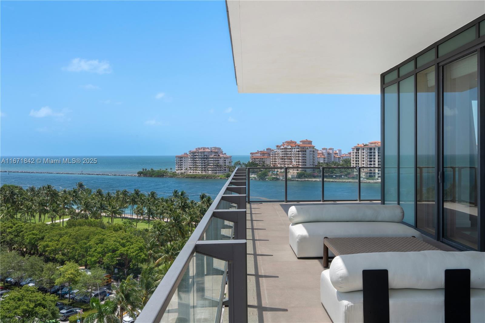 Property Photo:  800 S Pointe Dr 901  FL 33139 