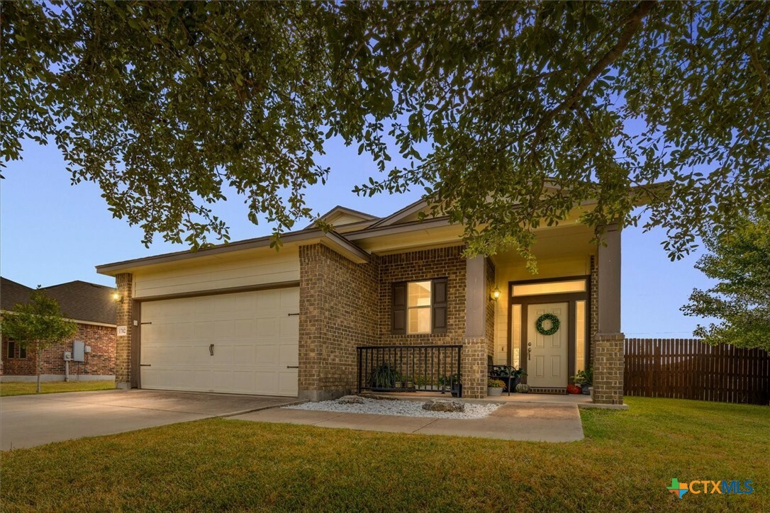 Property Photo:  1702 Paint Brush Drive  TX 78644 