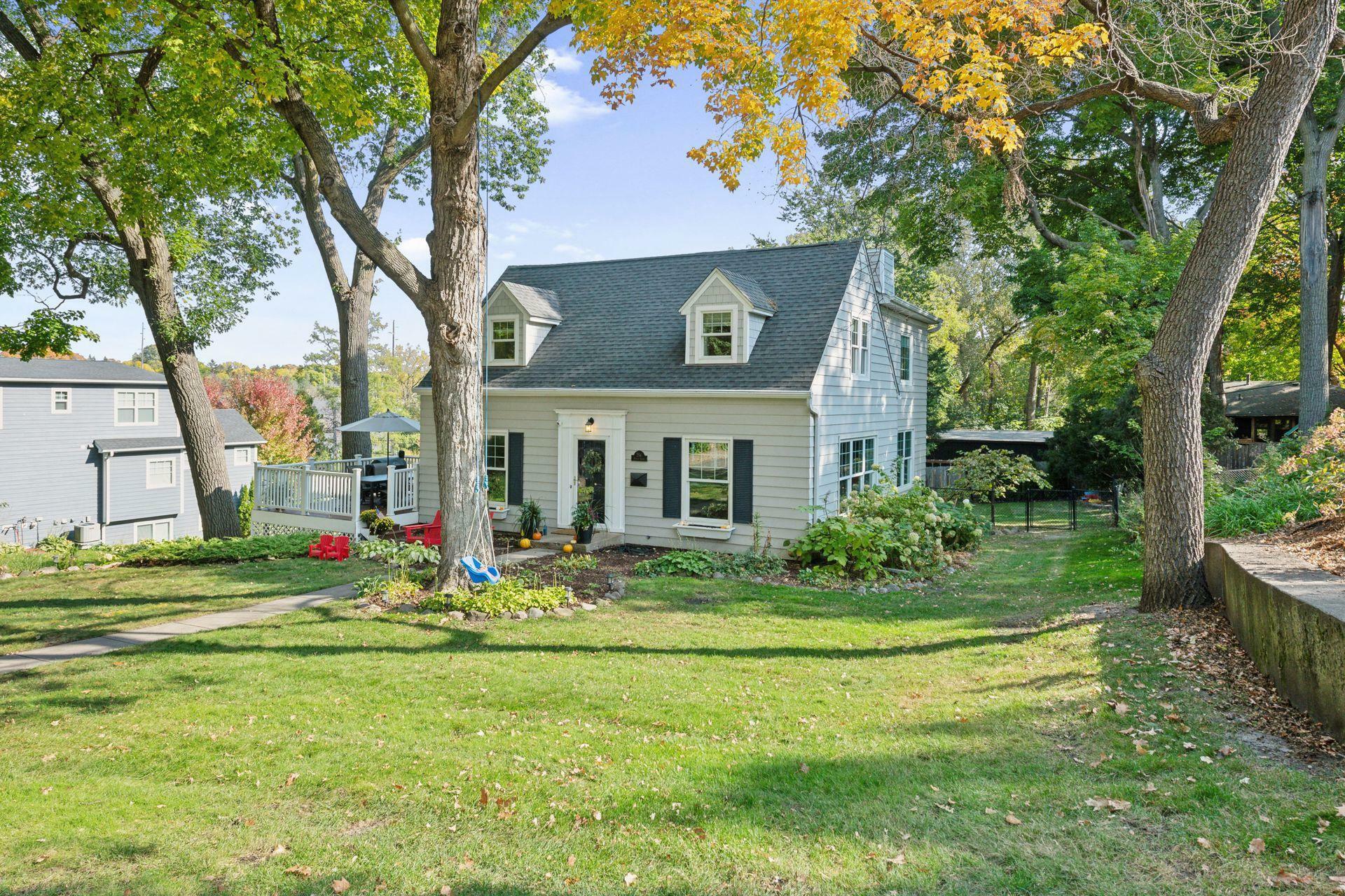 Property Photo:  254 Benton Avenue  MN 55391 