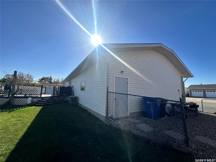 Property Photo:  48 Eisenhower Street  SK S0C 2H0 