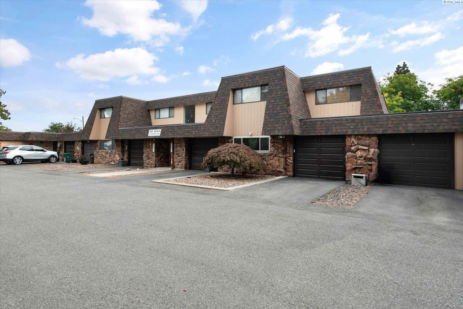 Property Photo: 2913 W John Day D 103 WA 99336