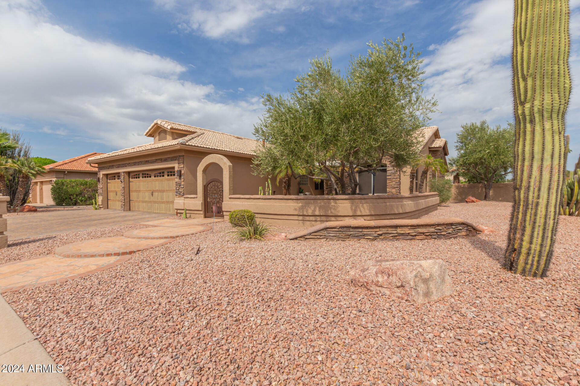 Property Photo:  9242 E Coopers Hawk Drive  AZ 85248 