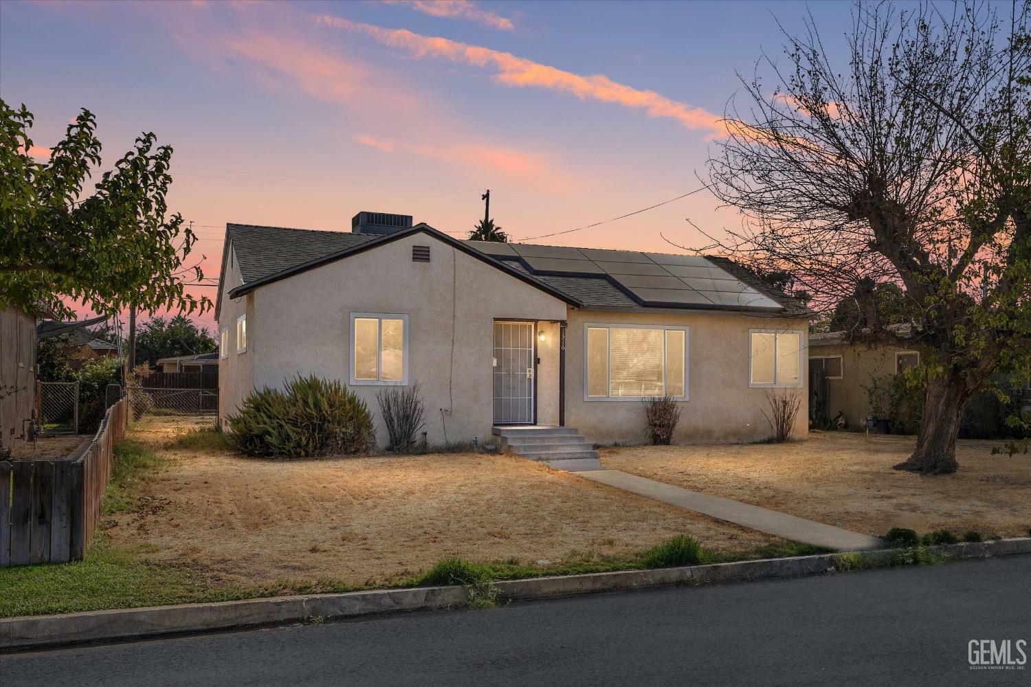 Property Photo:  1316 Edna Street  CA 93304 