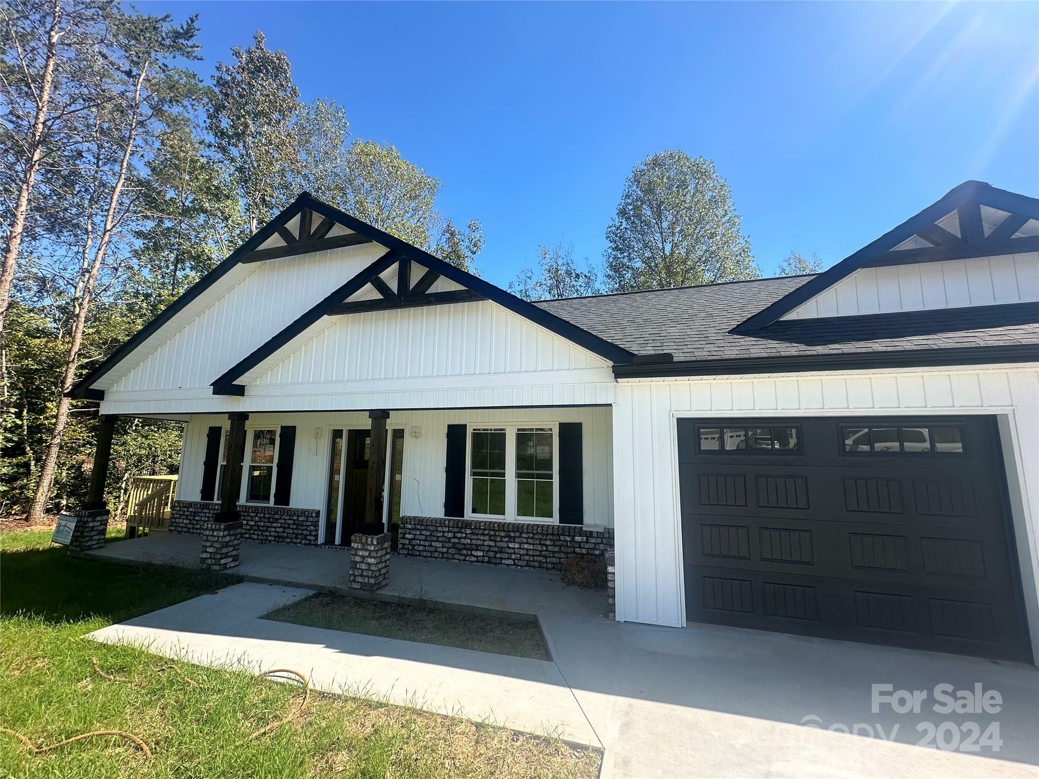 Property Photo:  132 Buck Shoals Circle  NC 28638 