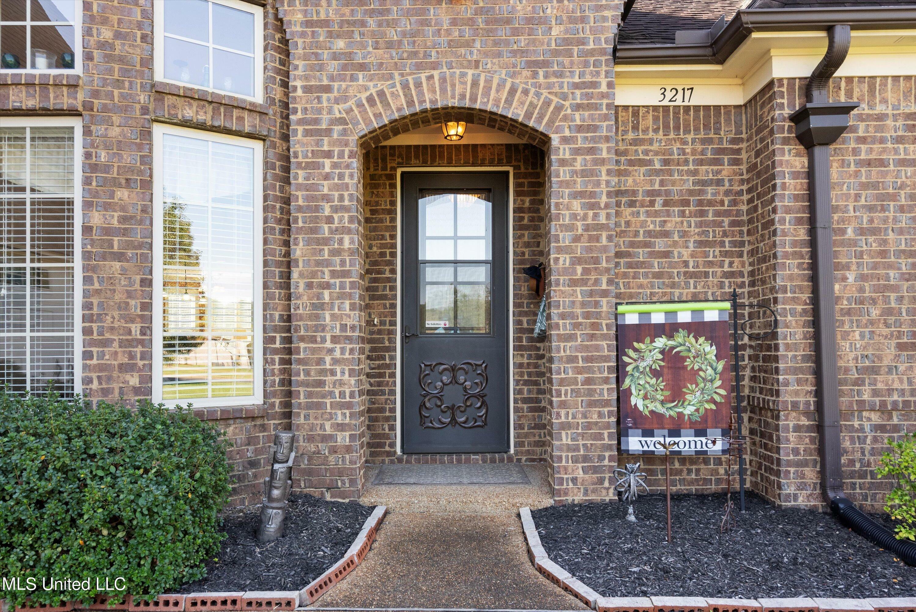 Property Photo:  3217 S Emery Circle  MS 38651 