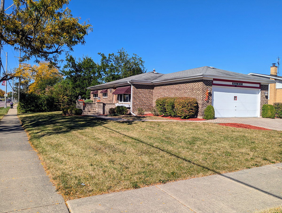 Property Photo:  704 E Palatine Road  IL 60004 