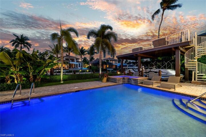 Property Photo: 453 18th Ave S FL 34102