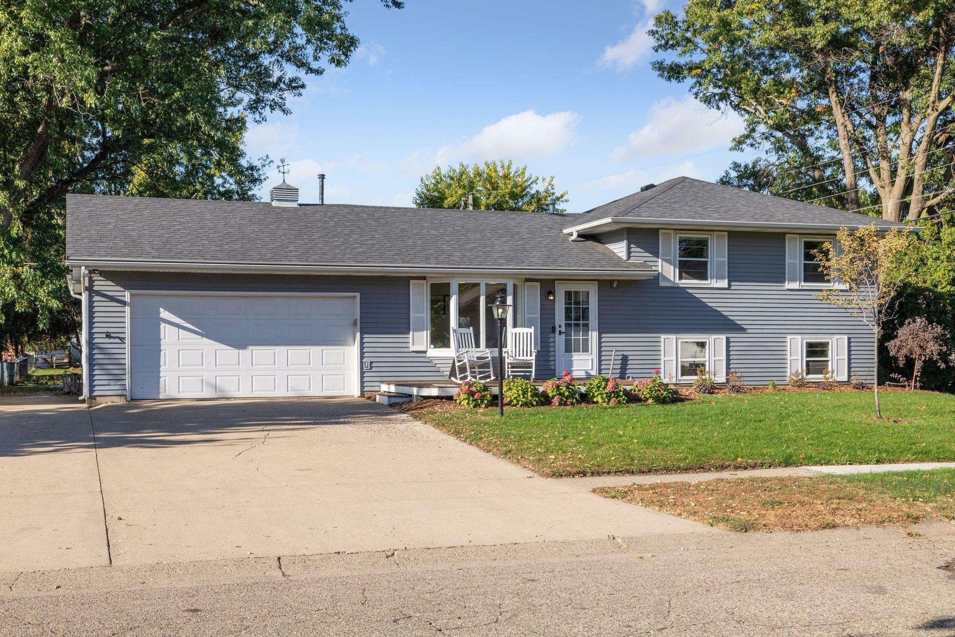 Property Photo:  856 Cortland Drive  MN 55124 