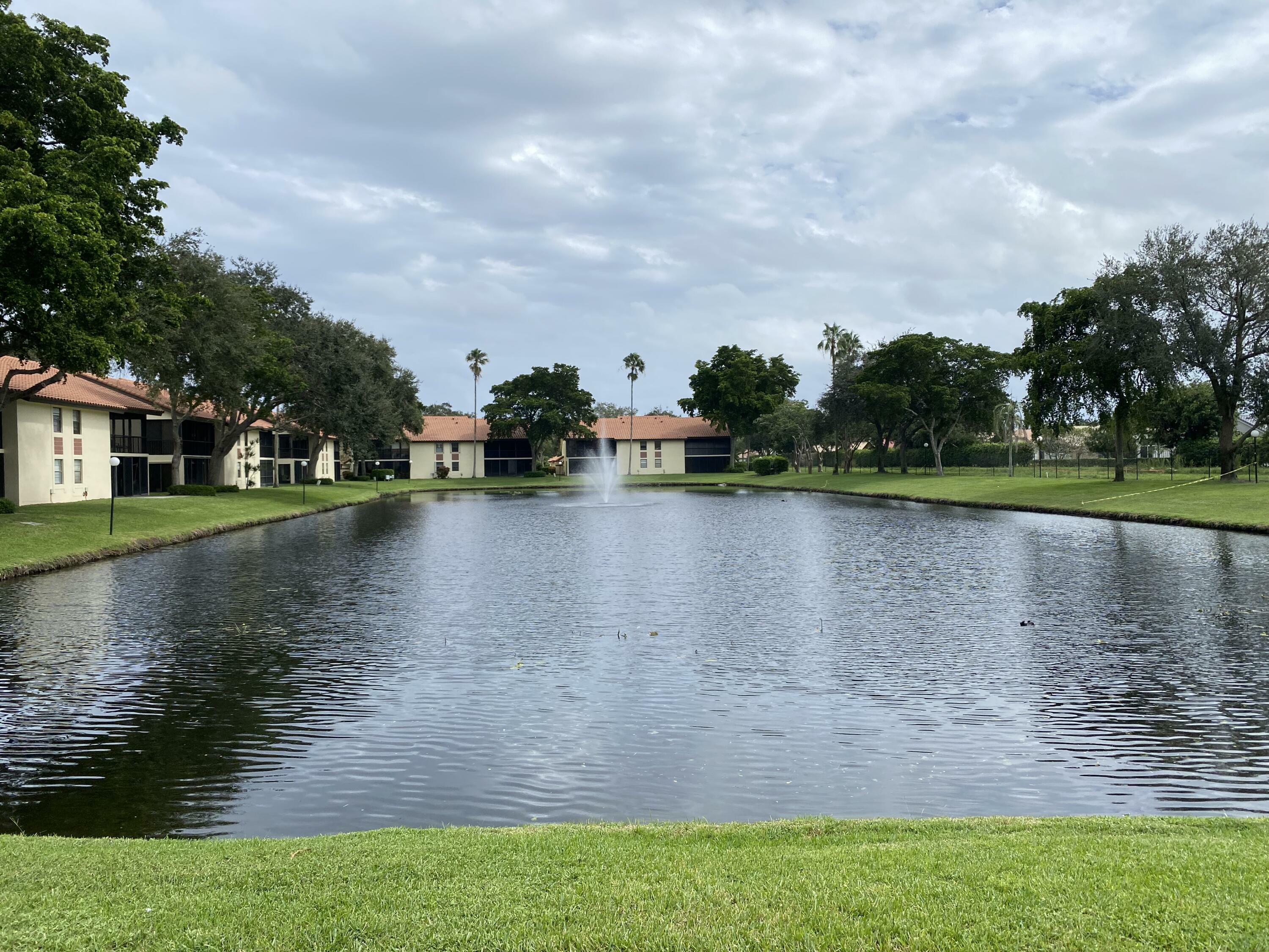 Property Photo:  5912 S End Lake Drive 202  FL 33437 