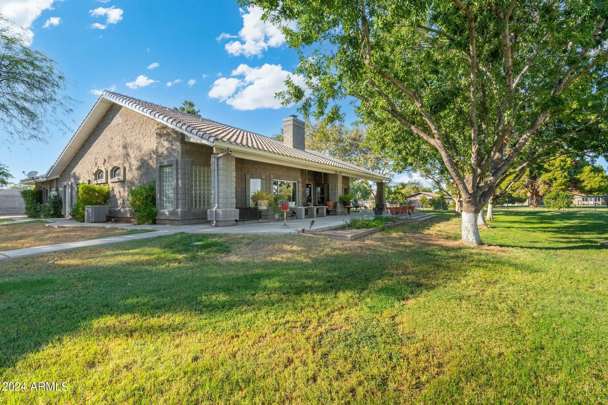 Property Photo:  609 N Lindsay Road  AZ 85234 