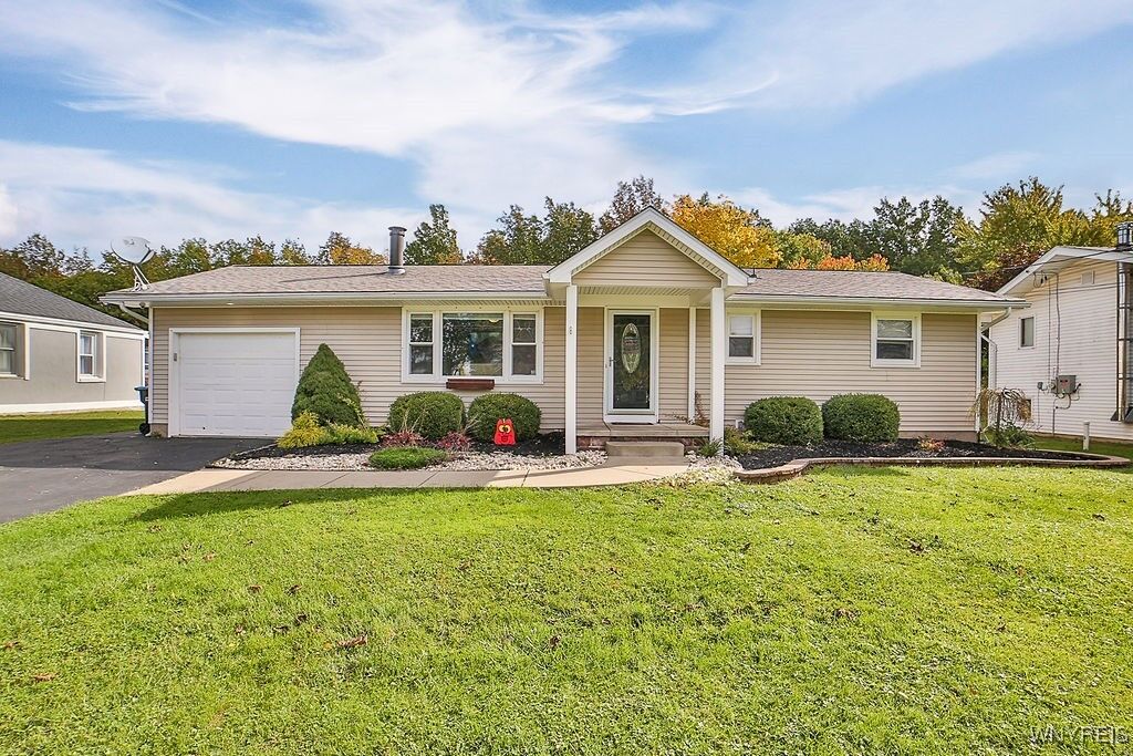 Property Photo:  2137 Meadow Lane  NY 14072 