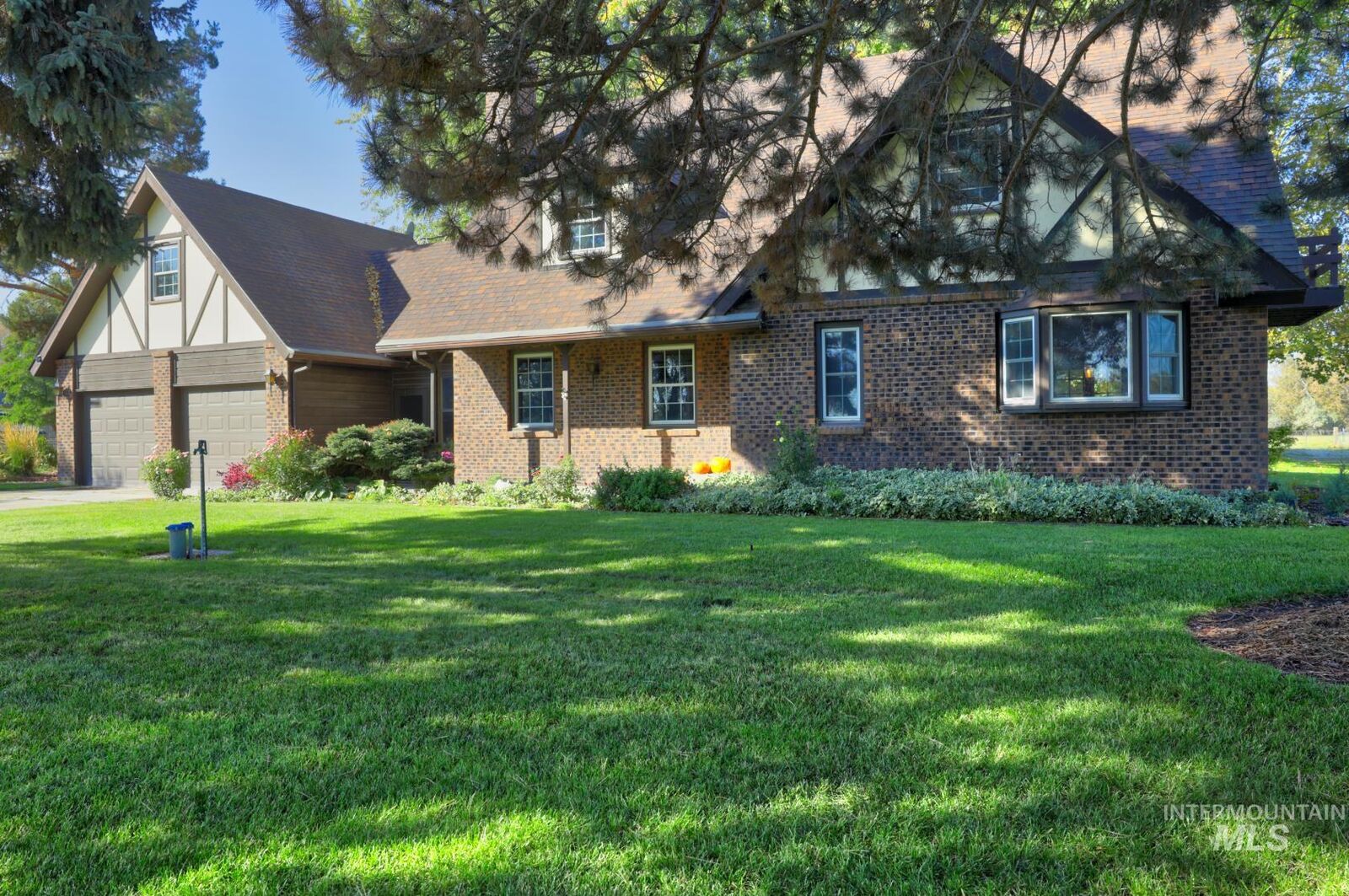 Property Photo:  1591 Artesian Road  ID 83616 