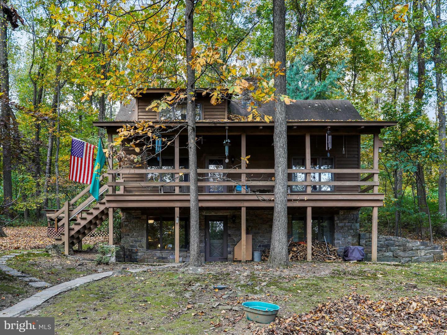 Property Photo:  17063 Raven Rocks Road  VA 20135 