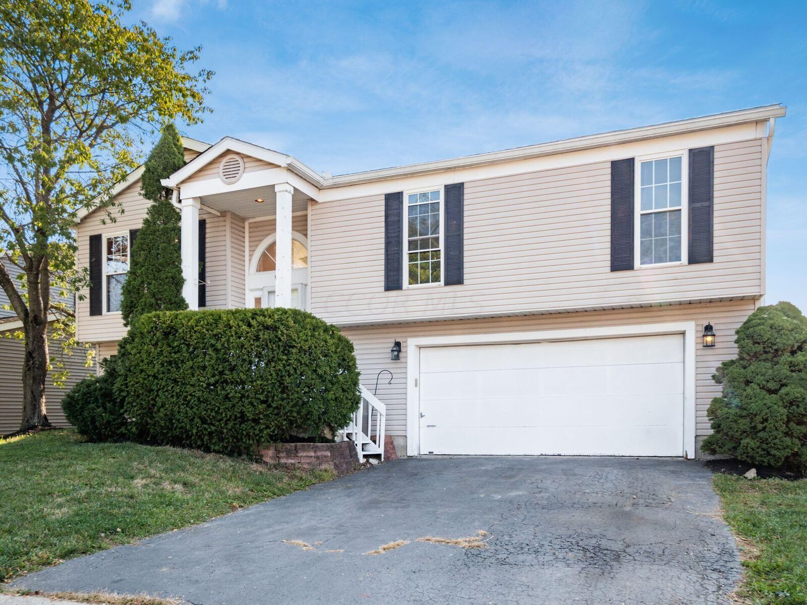 Property Photo:  5221 Frisco Drive  OH 43026 