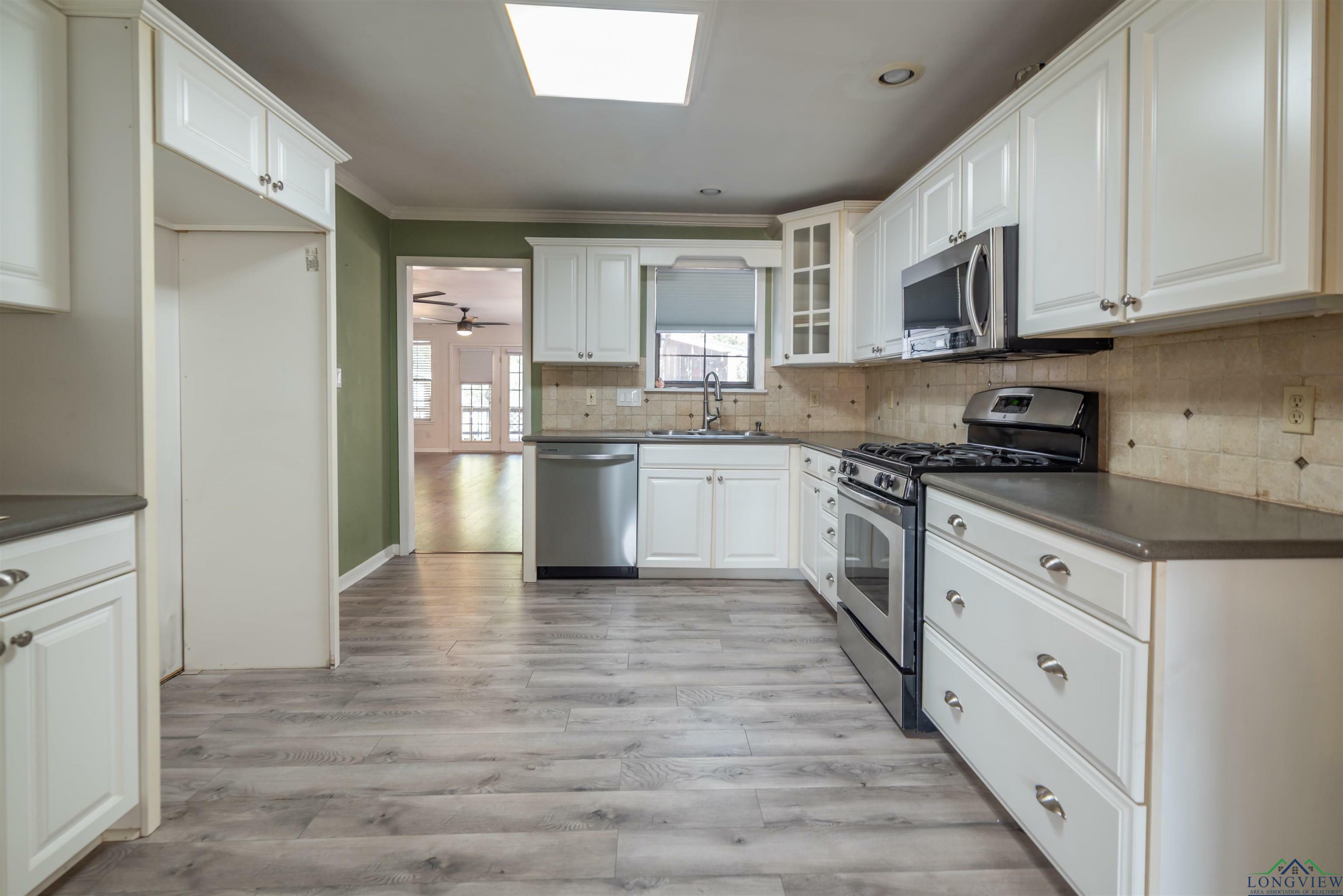 Property Photo:  305 Dancer Dr  TX 75604 