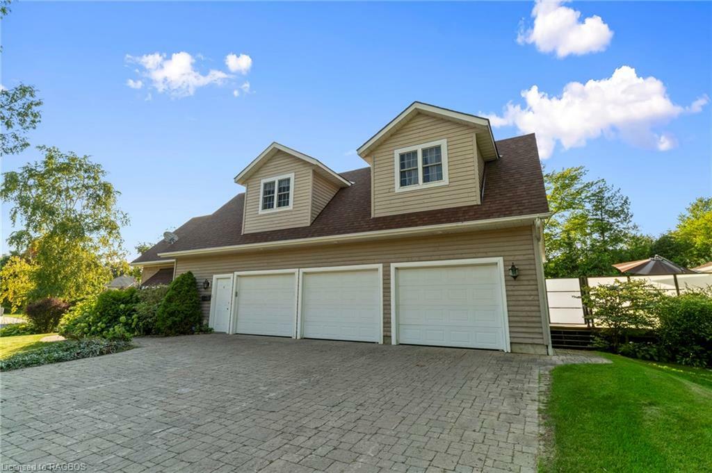 Property Photo:  169 Trillium Drive  ON N0H 2C2 